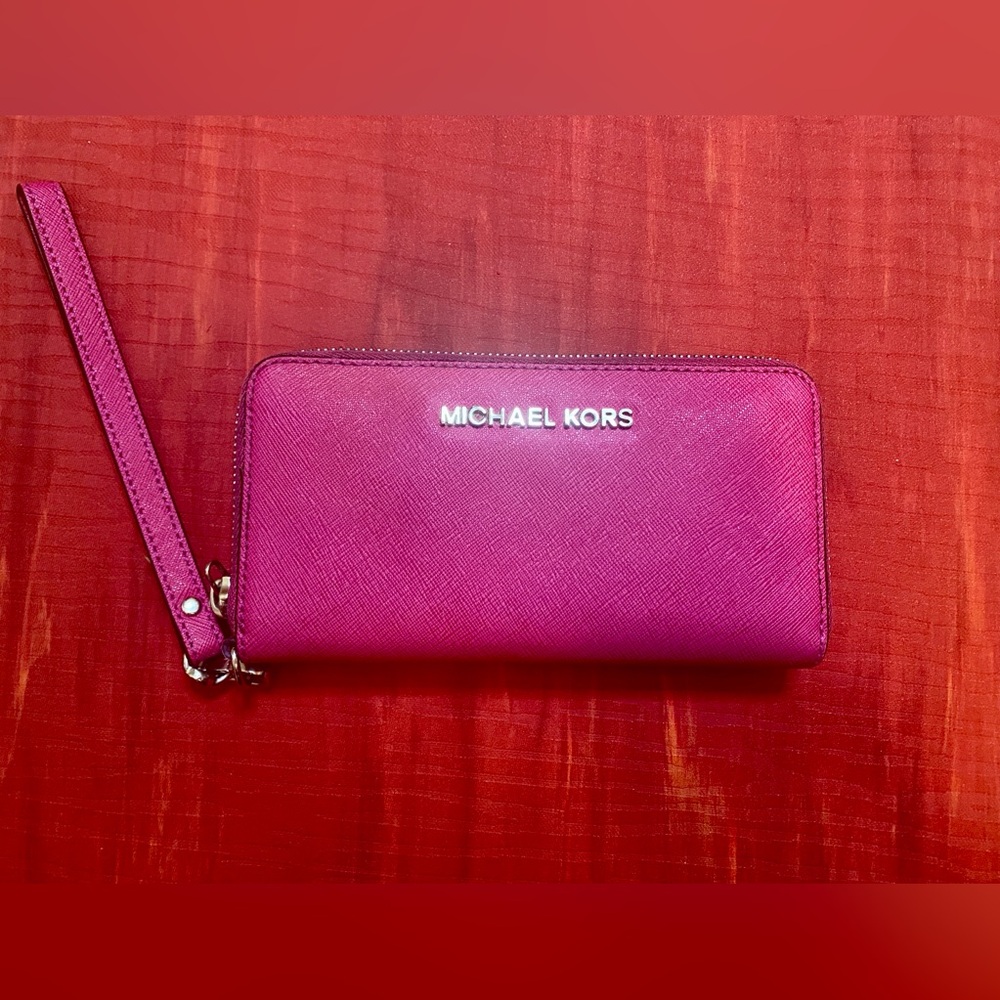 Michael Kors - Leather Wrislet Wallet - Fuschia